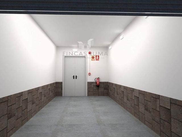 Local comercial en venta en calle Antonio Gaudi, Esplugues de Llobregat, de 240 m² por 195.000