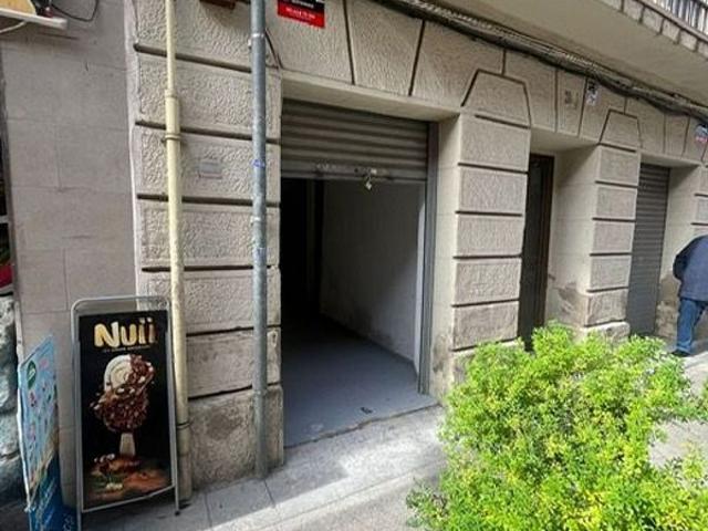 Local comercial en venta en calle Anselm Clavé, Hospitalet de Llobregat, L´, de 55 m² 3 habitaciones por 99.000