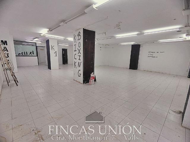 Local comercial en venta en calle Abat Llort, Valls, de 150 m² 3 habitaciones por 109.000