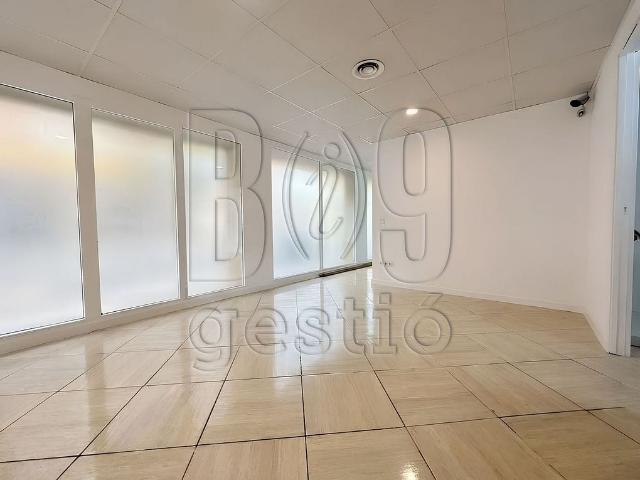 Local comercial en venta en calle Augusta, Tarragona, de 142 m² por 180.000