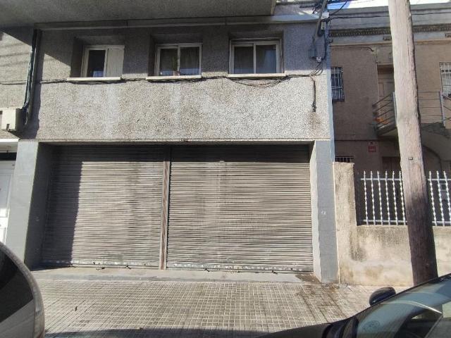 Local comercial en venta en calle Bogatell, Montcada i Reixac, de 228 m² por 92.075