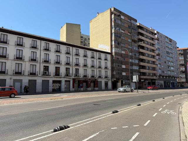 Local comercial en venta en Calle Borao. Zaragoza