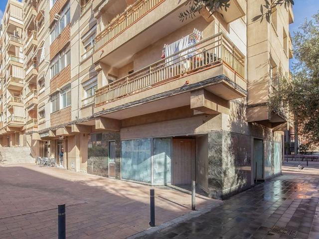 Local comercial en venta en calle Badajoz, Sant Boi de Llobregat, de 85 m² por 123.000