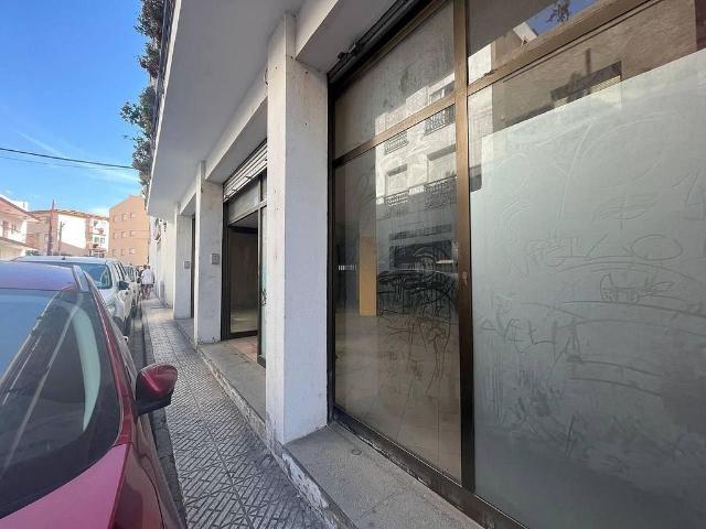Local comercial en venta en calle Bernat Metge, Llançà, de 290 m² 2 habitaciones por 175.000