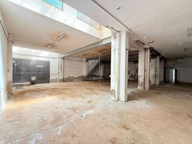 Local comercial en venta en calle Bisbe Aznar, Sant Carles de la Ràpita, de 350 m² por 129.000
