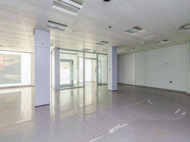 Local comercial en venta en calle Blanca D'anjou, Tarragona, de 198 m² por 135.000