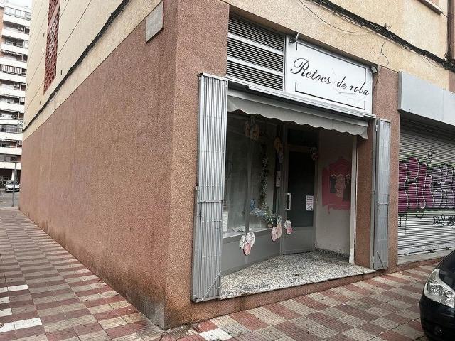 Local comercial en venta en calle Bloc Sant Bartomeu, Tarragona, de 63 m² por 75.000