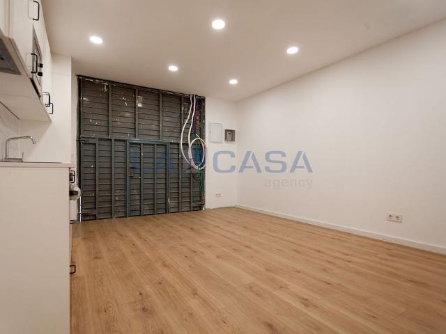 Local comercial en venta en calle Garrofers, Hospitalet de Llobregat, L´, de 55 m² 5 habitaciones por 149.000