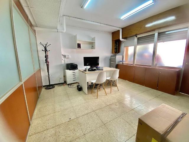 Local comercial en venta en calle Girona, Premià de Mar, de 75 m² 3 habitaciones por 110.000