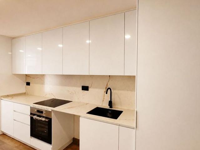 Local comercial en venta en calle Grup Verge de la Salut, Badalona, de 65 m² 3 habitaciones por 209.000