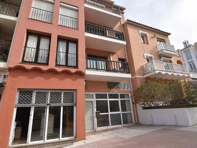 Local comercial en venta en calle Gran Reserva, Castelló d´Empúries, de 65 m² 1 habitación por 145.000