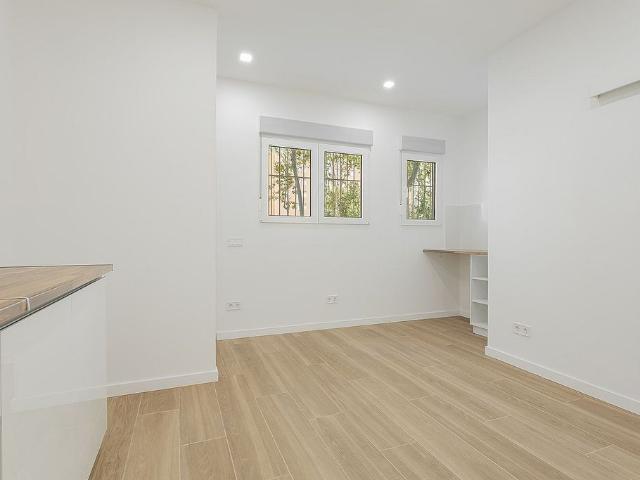Local comercial en venta en calle Doctor Zamenhof, Barcelona, de 22 m² 2 habitaciones por 125.000
