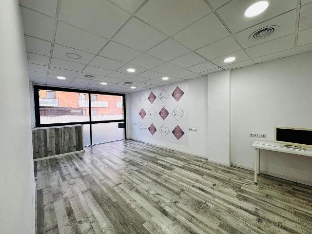 Local comercial en venta en calle D'olèrdola, Vilanova i La Geltrú, de 90 m² por 260.000