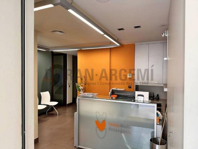 Local comercial en venta en calle D'orso, Rubí, de 96 m² por 130.000