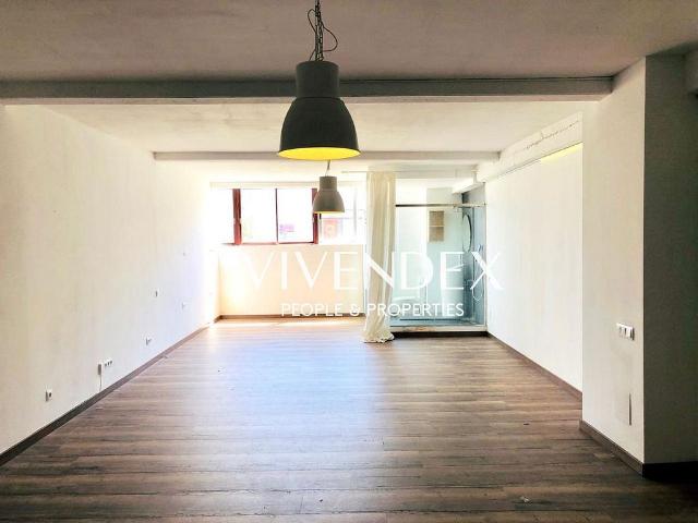 Local comercial en venta en calle D'àlaba, Barcelona, de 85 m² por 320.000