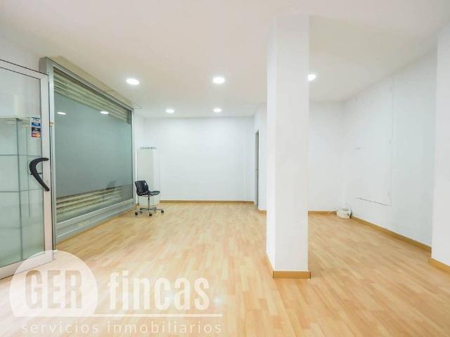 Local comercial en venta en calle D'albinyana, Terrassa, de 45 m² por 75.000