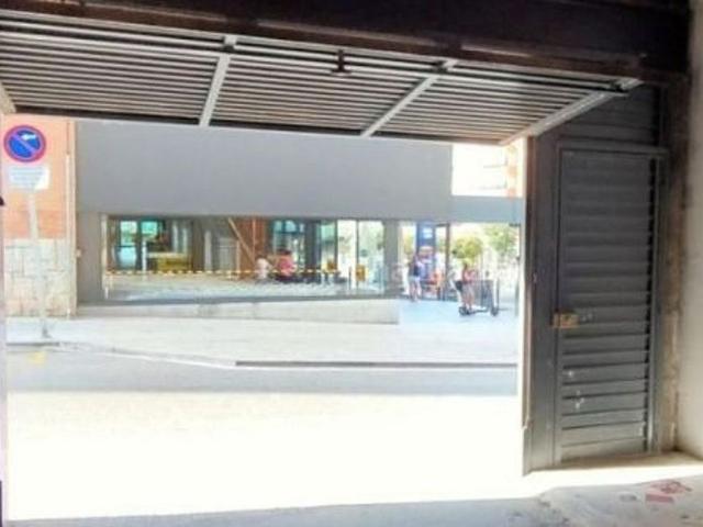 Local comercial en venta en calle D'amadeu de Savoia, Terrassa, de 185 m² 3 habitaciones por 110.000