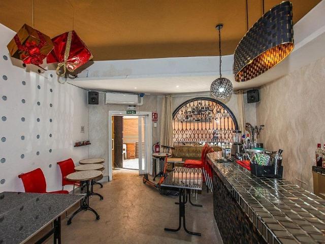 Local comercial en venta en calle D'àngel Guimerà, Calafell, de 50 m² por 119.000