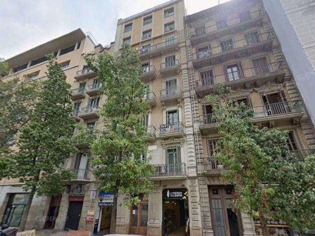 Local comercial en venta en calle D'aragó, Barcelona, de 139 m² por 699.000