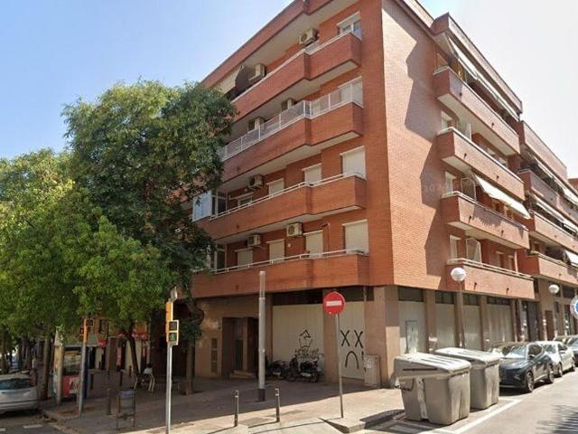 Local comercial en venta en calle D'argullós, Barcelona, de 267 m² por 350.000