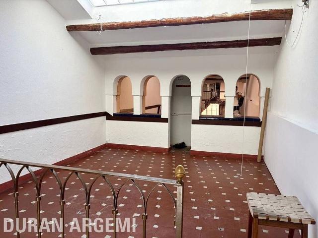 Local comercial en venta en calle D'arquímedes, Terrassa, de 100 m² por 132.000