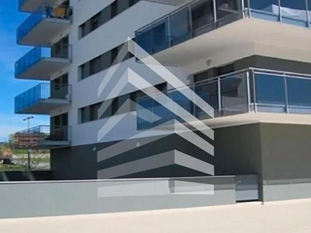 Local comercial en venta en calle D'extremadura, Sant Joan Despí, de 350 m² 2 habitaciones por 368.000