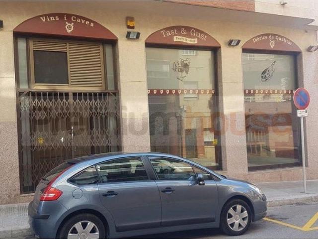 Local comercial en venta en calle De Colom, Olesa de Montserrat, de 133 m² por 60.000