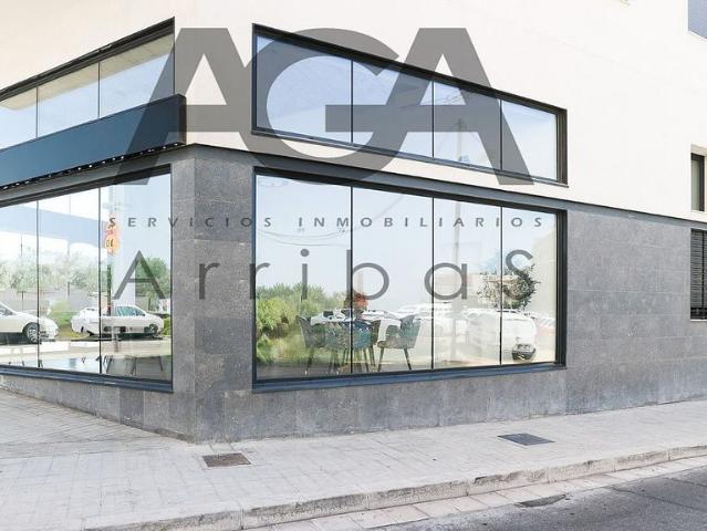 Local comercial en venta en calle De Coll i Pujol, Badalona, de 44 m² 1 habitación por 120.000
