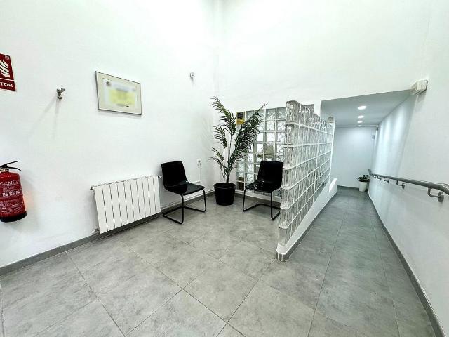 Local comercial en venta en calle De Cabanes, Barcelona, de 70 m² 1 habitación por 230.000