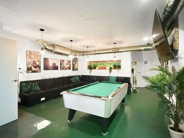 Local comercial en venta en calle De Calàbria, Barcelona, de 160 m² por 550.000