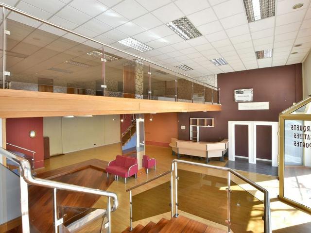 Local comercial en venta en calle De Carles Buïgas, Sant Feliu de Llobregat, de 231 m² por 175.000
