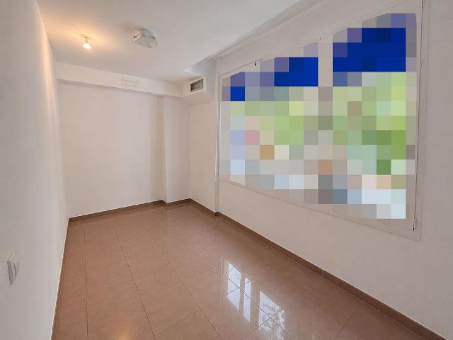 Local comercial en venta en calle De Cartagena, Barcelona, de 103 m² 6 habitaciones por 298.000
