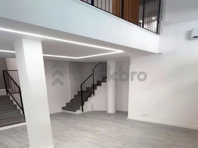 Local comercial en venta en calle De Castelao, Hospitalet de Llobregat, L´, de 148 m² 2 habitaciones por 208.000