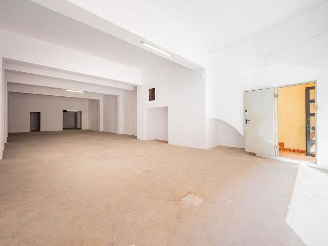 Local comercial en venta en calle De Castella, Prat de Llobregat, El, de 206 m² 2 habitaciones por 159.900
