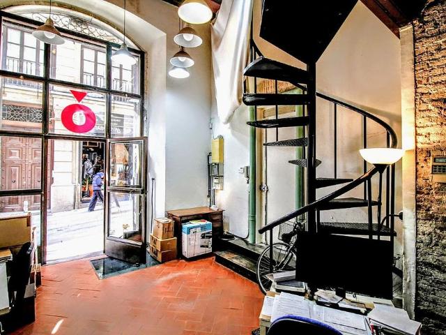 Local comercial en venta en calle De Cervantes, Barcelona, de 160 m² 6 habitaciones por 390.000