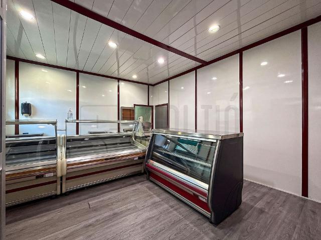 Local comercial en venta en calle De Cèsar Torras, Sabadell, de 95 m² 3 habitaciones por 260.000