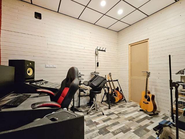Local comercial en venta en calle De Bofarull, Barcelona, de 29 m² 2 habitaciones por 96.000