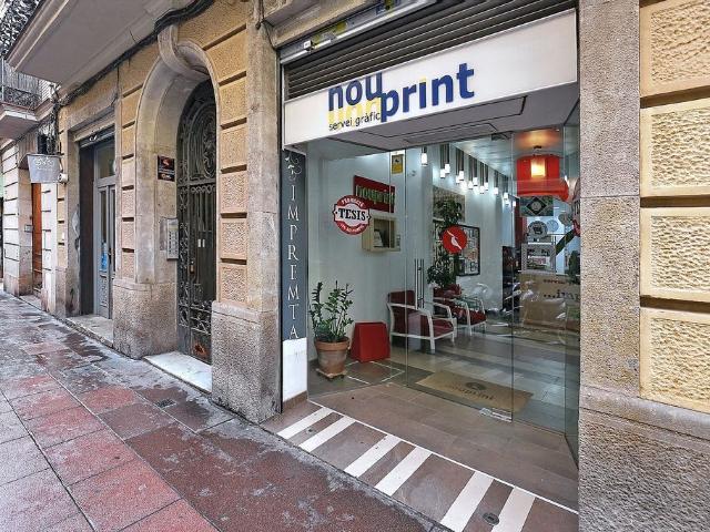 Local comercial en venta en calle De Bonavista, Barcelona, de 139 m² 2 habitaciones por 419.000