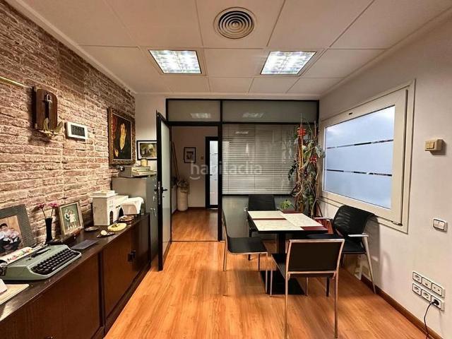 Local comercial en venta en calle De Bacardí, Barcelona, de 175 m² 4 habitaciones por 195.000