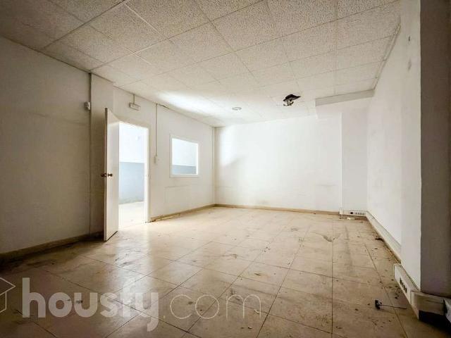 Local comercial en venta en calle De Barcelona, Sant Adrià de Besos, de 236 m² 5 habitaciones por 179.990