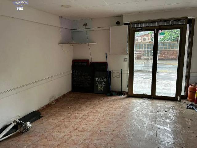 Local comercial en venta en calle De Berenguer de Palou, Barcelona, de 55 m² 2 habitaciones por 150.000