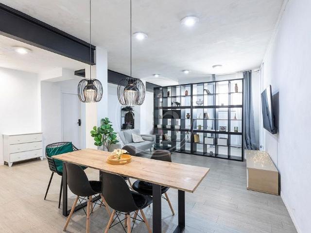 Local comercial en venta en calle De Briquets, Barcelona, de 149 m² 3 habitaciones por 135.000
