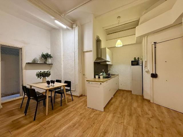 Local comercial en venta en calle De Gomis, Barcelona, de 50 m² 4 habitaciones por 145.000