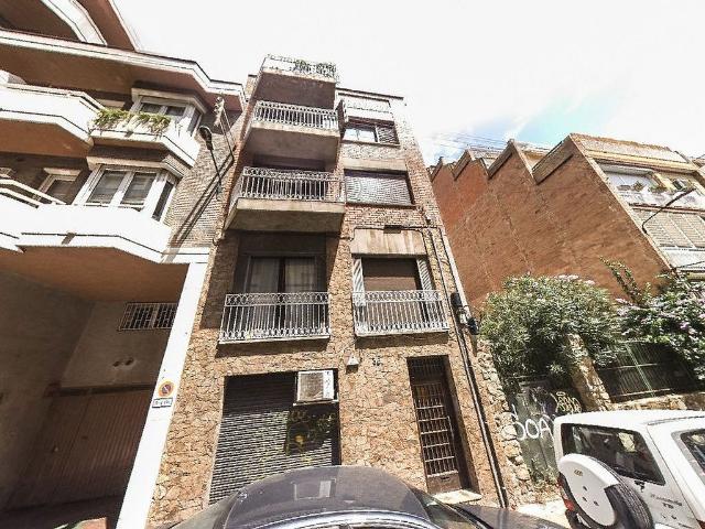 Local comercial en venta en calle De Gósol, Barcelona, de 103 m² por 285.000