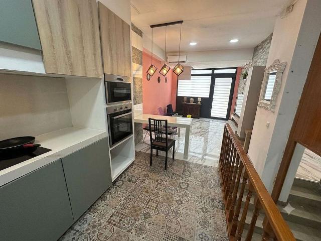 Local comercial en venta en calle De Galileu, Barcelona, de 50 m² 3 habitaciones por 155.000