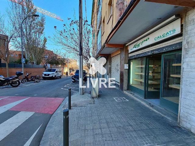 Local comercial en venta en calle De Gaspar Fàbregas i Roses, Esplugues de Llobregat, de 40 m² por 75.000
