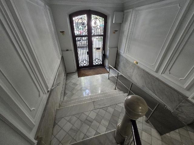 Local comercial en venta en calle De Girona, Barcelona, de 123 m² 7 habitaciones por 470.000