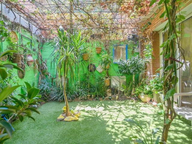 Local comercial en venta en calle De Girona, Sant Adrià de Besos, de 130 m² 15 habitaciones por 359.000