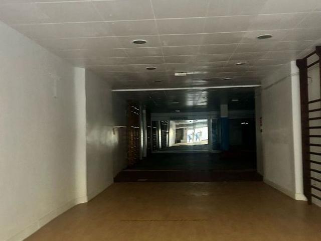 Local comercial en venta en calle De Graner, Hospitalet de Llobregat, L´, de 190 m² 2 habitaciones por 120.000