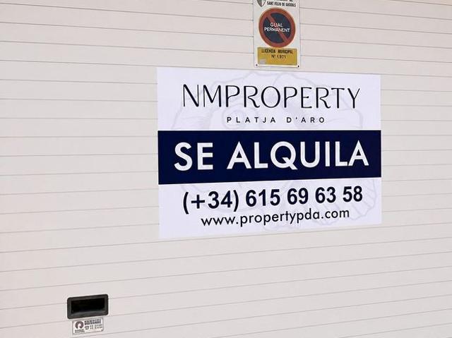 Local comercial en venta en calle De Gravina, Sant Feliu de Guíxols, de 120 m² 2 habitaciones por 200.000